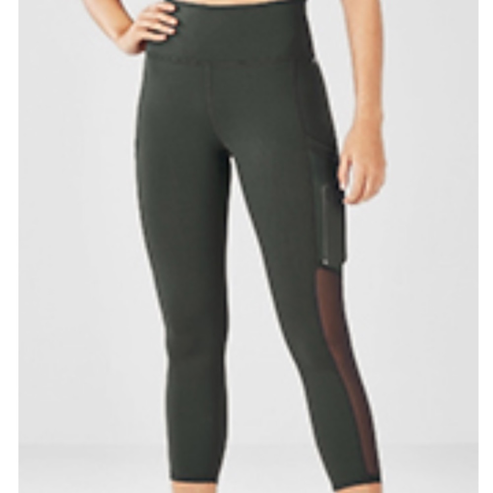 RARE COLOR Mila High-Waisted Pocket Capri